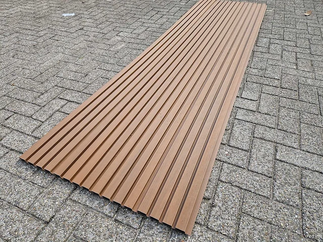 Composiet gevelbekleding rhombusprofiel teak (50x) - afbeelding 1 van  8