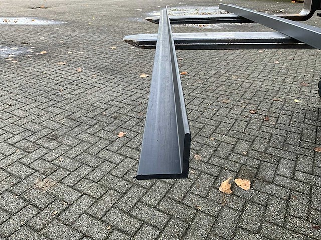 Composiet hoekprofiel 290 cm zwart (5x) - afbeelding 3 van  3