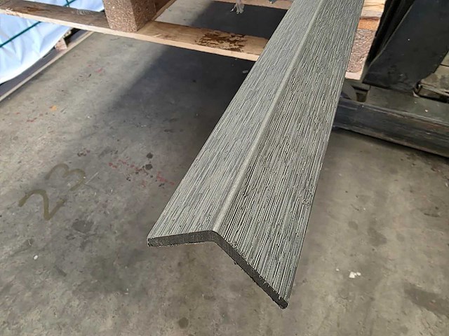 Composiet hoekprofiel antraciet (5x) - afbeelding 2 van  3