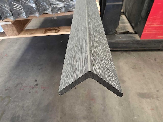 Composiet hoekprofiel antraciet (5x) - afbeelding 1 van  3