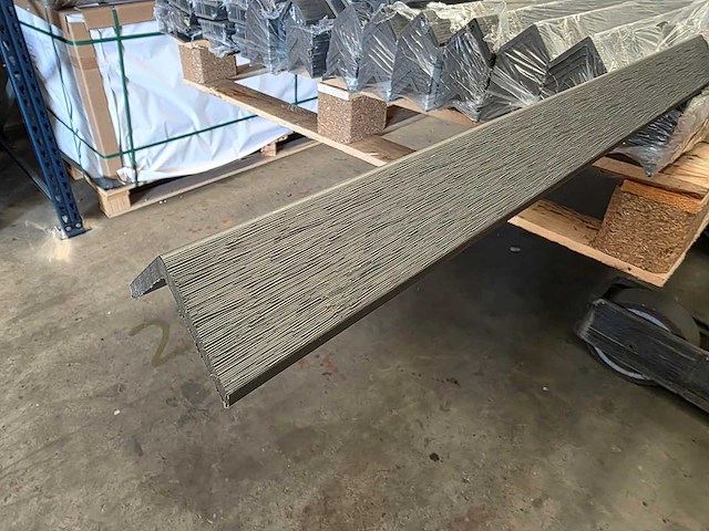 Composiet hoekprofiel antraciet (5x) - afbeelding 2 van  3