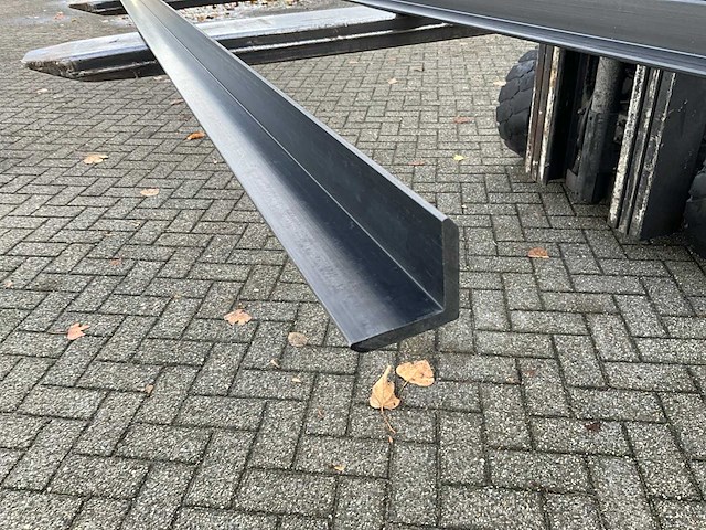 Composiet hoekprofiel zwart (5x) - afbeelding 2 van  2