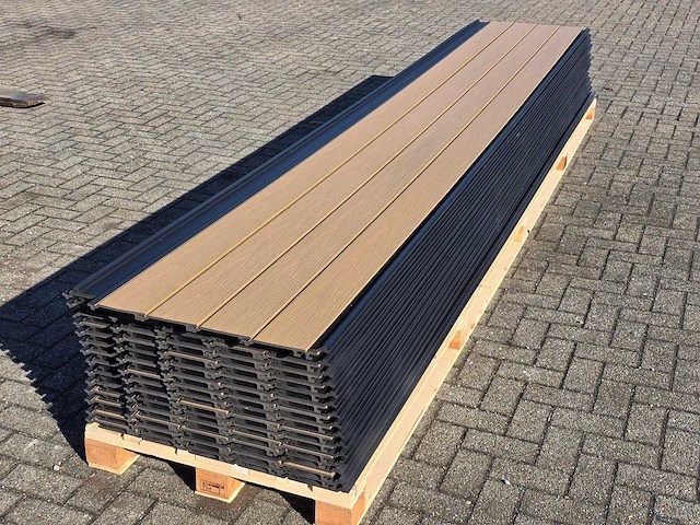 Composiet rabatplank 4000 x 1560 x 21 mm (45x) - afbeelding 1 van  10
