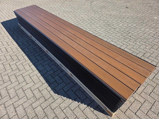 Composiet rabatplank 4000 x 1560 x 21 mm (75x) - afbeelding 1 van  10