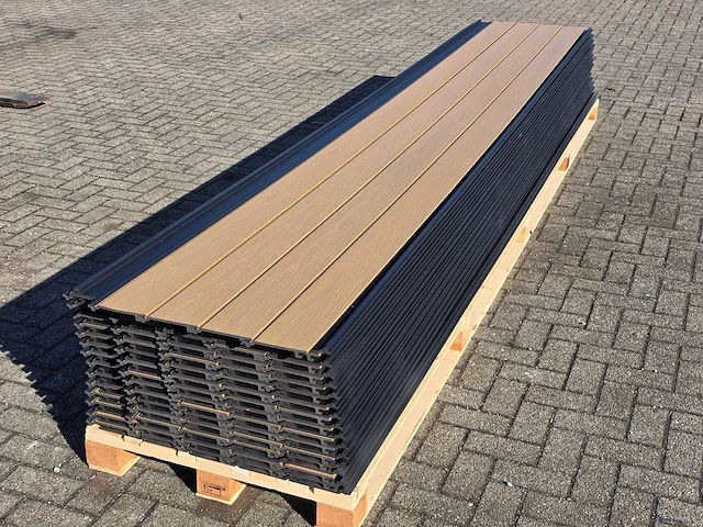 Composiet rabatplank 4000 x 1560 x 21 mm (75x) - afbeelding 1 van  9