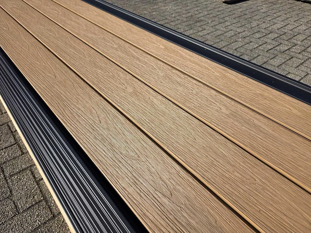 Composiet rabatplank 4000 x 1560 x 21 mm (75x) - afbeelding 8 van  10