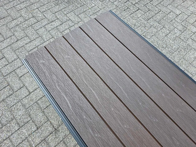 Composiet rabatplank ipe 4000 x 156 x 20.5 mm (50x) - afbeelding 7 van  10