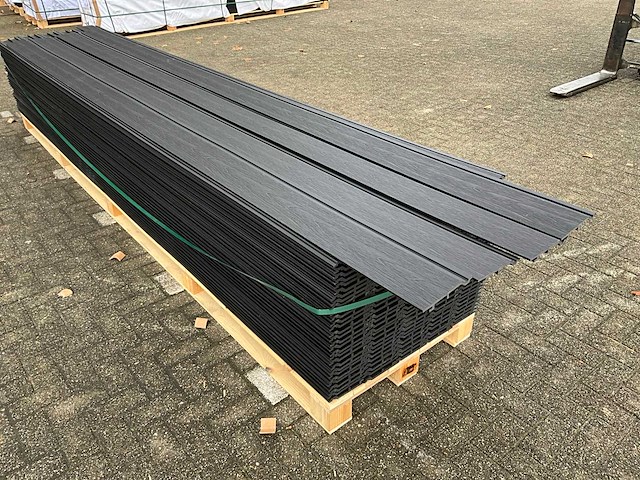 Composiet rabatplank zwart 4000 x 156 x 20.5 mm (75x) - afbeelding 1 van  7