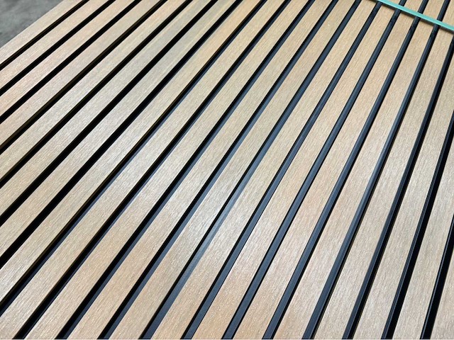 Composiet wandpaneel teak-black (120x) - afbeelding 1 van  6
