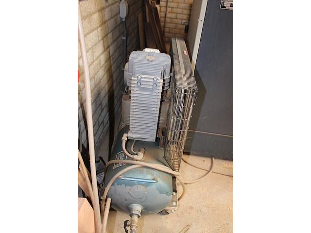Compressor airpress k100-450. bouwjaar 1992. - afbeelding 2 van  3