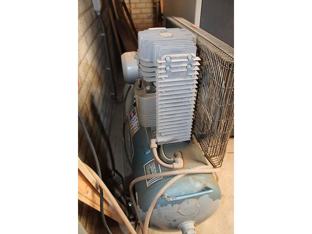 Compressor airpress k100-450. bouwjaar 1992. - afbeelding 3 van  3