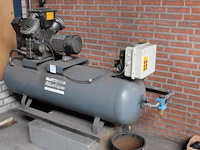 Compressor atlas copco. draaiuren 1751 uur. bouwjaar 2003. - afbeelding 1 van  3