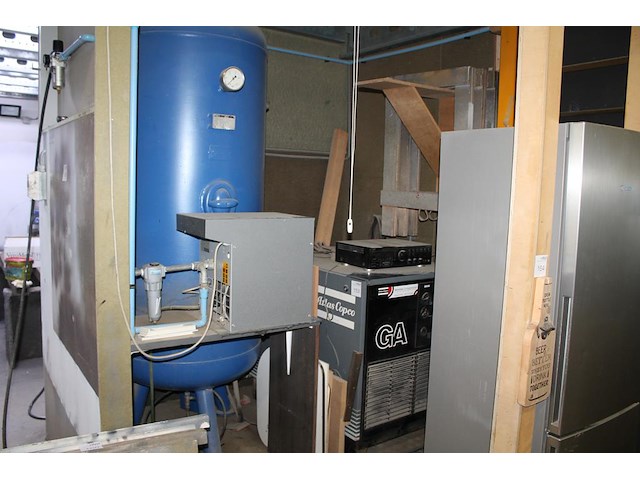 Compressor atlas copco ga111-122 met buffervat 900 ltr en luchtdroger eminent. 7468 draaiuren. bouwjaar ve... - afbeelding 1 van  7