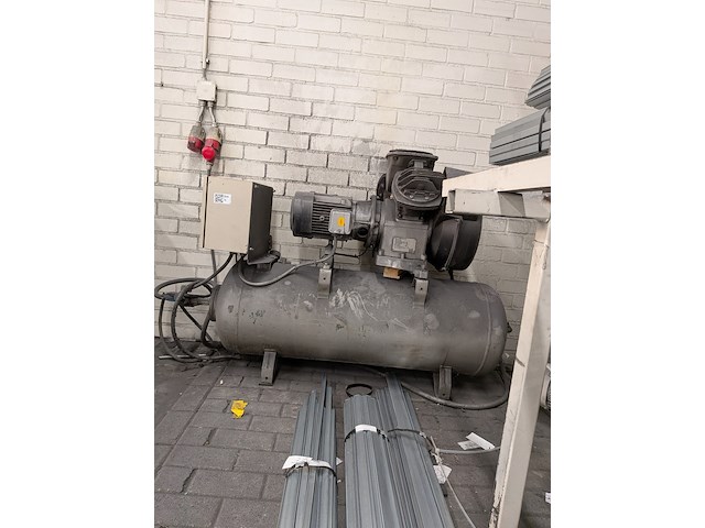 Compressor atlas copco, le7 uv, bouwjaar 1989 - afbeelding 2 van  8