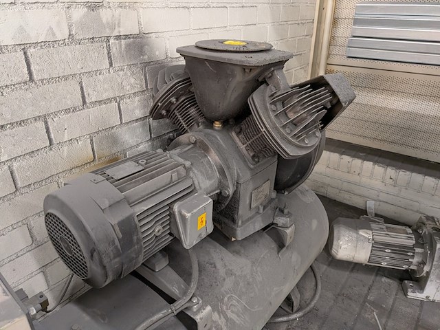 Compressor atlas copco, le7 uv, bouwjaar 1989 - afbeelding 5 van  8