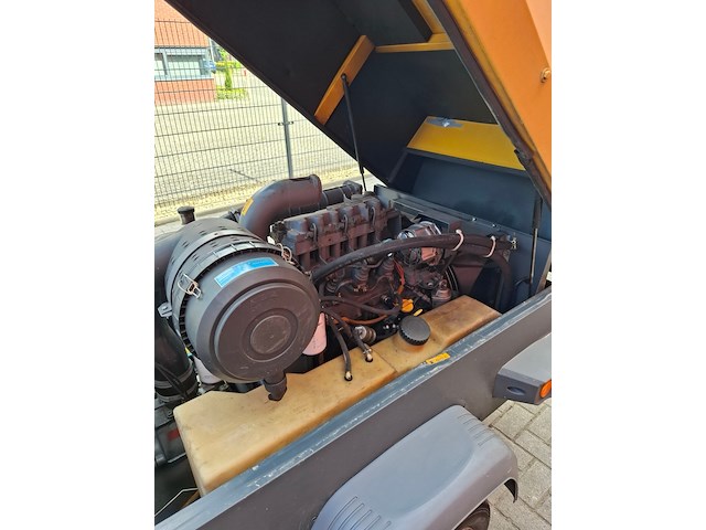 Compressor atlas copco, xahs 57, bouwjaar 2009 - afbeelding 3 van  13