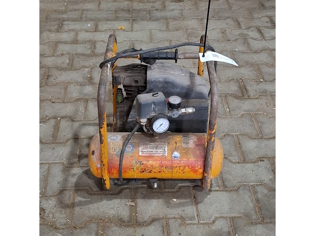 Compressor bostitch, bouwjaar 2007 - afbeelding 1 van  7