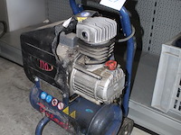 Compressor dutack 2hp met 10 liter tank. kunststof beschermkap beschadigd maar wel werkend. - afbeelding 2 van  4