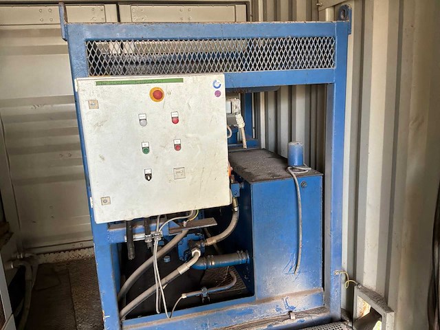 Compressor en hydrounit in zeecontainer - afbeelding 4 van  5