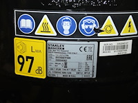 Compressor stanley fatmax met diverse slangen en spuitmond. bouwjaar 2023 - afbeelding 3 van  3