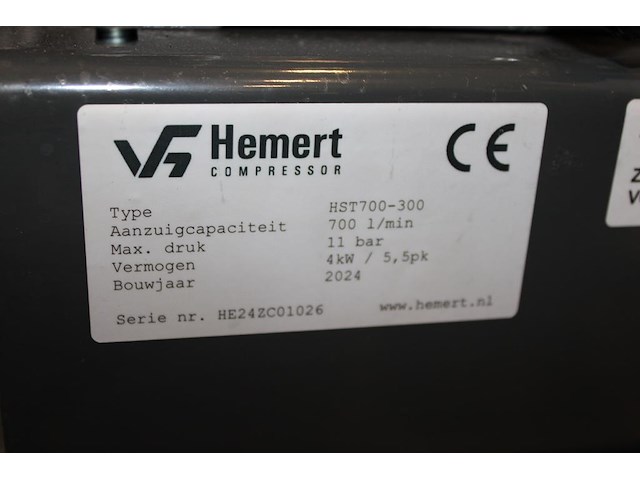 Compressor van hemert hst 700-300. bouwjaar 2024 met een luchtdroger smc idfa6e. 380v. let op: kavel is ond... onderdeel van combinatiekavel complete mini brouwerijopstelling bestaande uit brouwhuis, 8 gistingstanks (deels gevuld), bottellijn, pompen, warmtewisselaar, natte lijn etiketteermachine en chiller - afbeelding 5 van  5