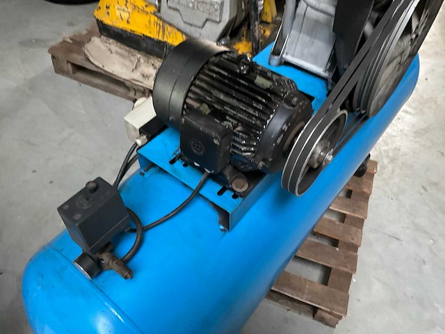 Compressor - afbeelding 5 van  8