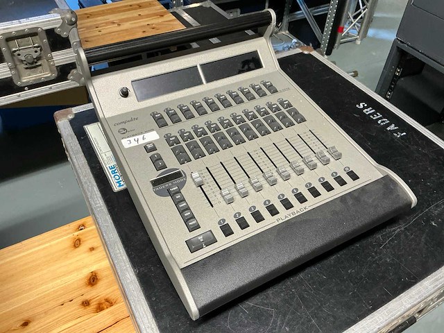 Compulite - vector wing - light mixing console - afbeelding 1 van  7