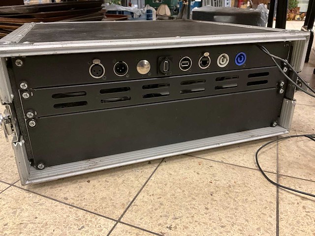 Computer in flightcase - afbeelding 3 van  4