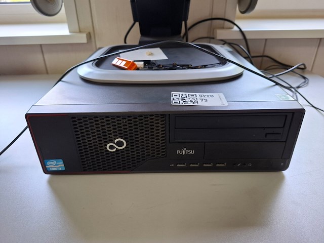 Computer met 2x monitor, fujitsu, dt8-d3061 core i3 - afbeelding 5 van  5