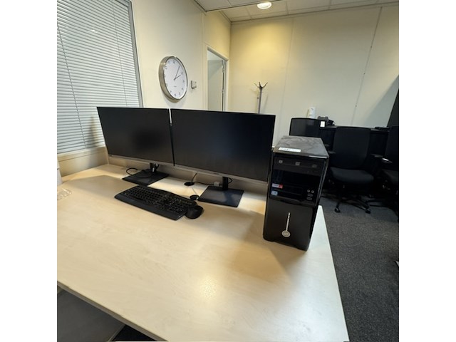 Computer met 2x monitor samsung, bouwjaar i5 processor , met 2x monitor arm - afbeelding 1 van  4