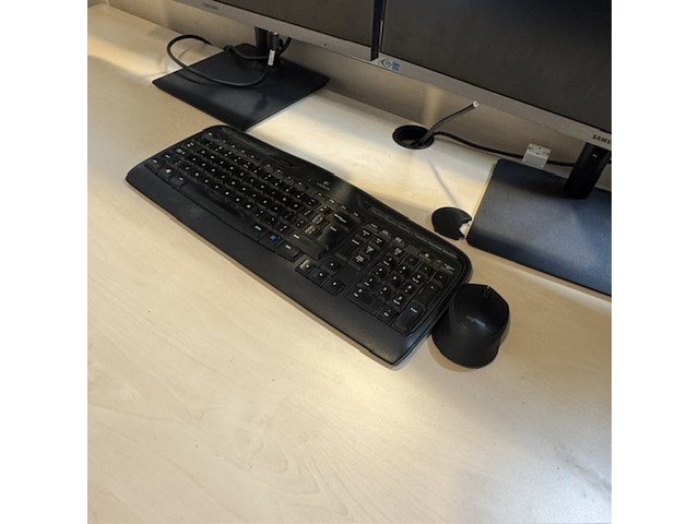 Computer met 2x monitor samsung, bouwjaar i5 processor , met 2x monitor arm - afbeelding 3 van  4