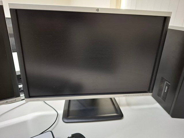 Computer met 4x diverse monitor peaq, med mt 8147n, pdt g 2020-i7n1, core i7 - afbeelding 3 van  7