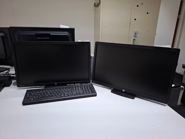 Computer met 4x diverse monitor peaq, med mt 8147n, pdt g 2020-i7n1, core i7 - afbeelding 5 van  7