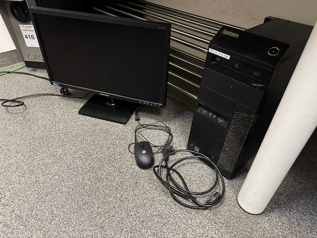 Computer met beeldscherm - afbeelding 1 van  3