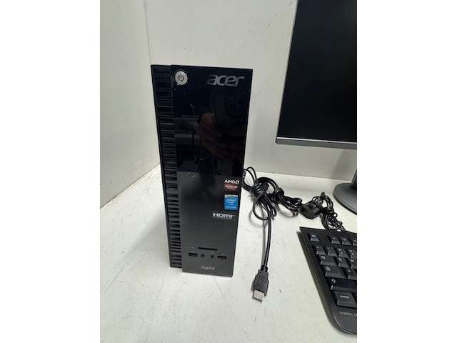 Computer met monitor acer en aoc, xc-703 en 270lm0043 - afbeelding 2 van  6