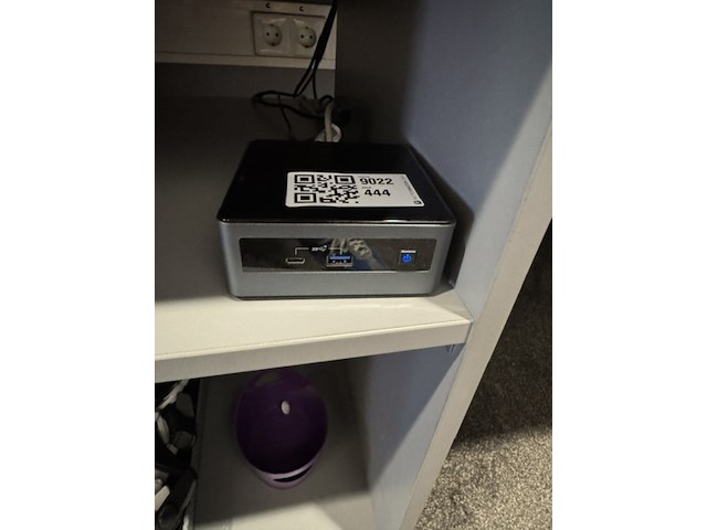 Computer met monitor intel, nuc10fnh - afbeelding 2 van  3