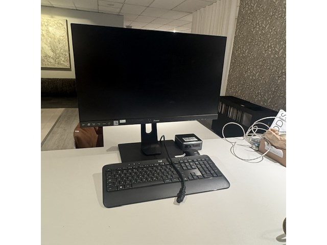 Computer met monitor intel, nuc7i7bnh - afbeelding 1 van  4