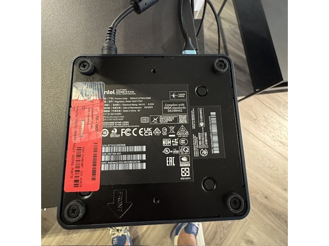 Computer met monitor intel, sbnuc11tnhv7000 - afbeelding 2 van  3