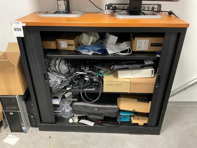 Computeronderdelen in kast - afbeelding 2 van  4