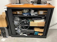 Computeronderdelen in kast - afbeelding 2 van  4