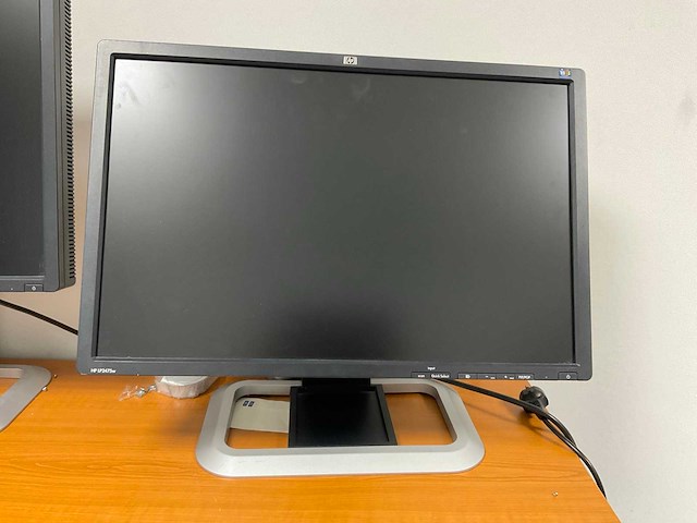 Computeronderdelen in kast - afbeelding 3 van  4