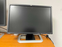 Computeronderdelen in kast - afbeelding 3 van  4