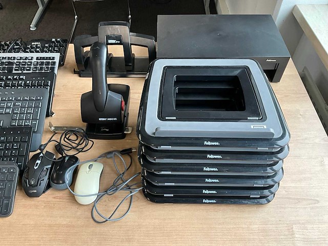 Computertoebehoren en kantoorartikelen - afbeelding 3 van  3