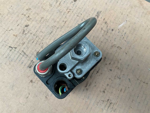 Condor mdr 5/5 drukschakelaar - afbeelding 1 van  1