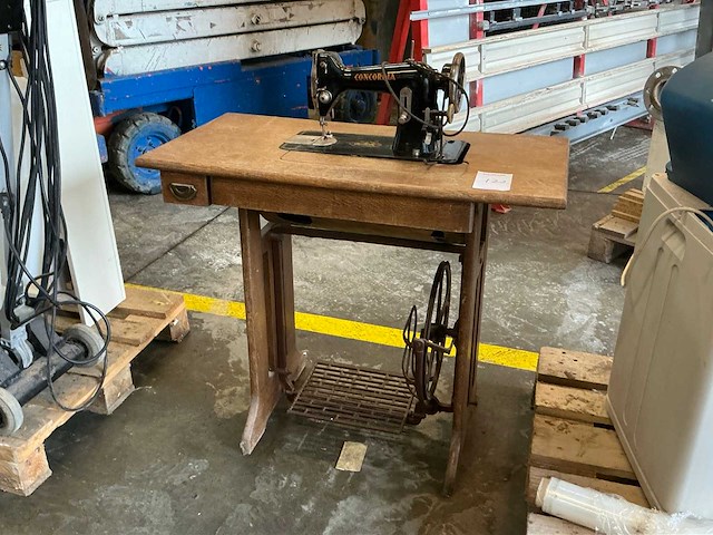 Condordia trapnaaimachine - afbeelding 1 van  5