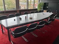Conferentieopstelling + zuilen, planten en whiteboard - afbeelding 1 van  7