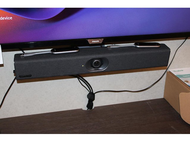 Conferentieset bestaande uit tv philips 164 cm, yealink meetingbar a20, dommel en collaboration touch panel... - afbeelding 2 van  4