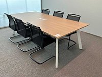 Conferentietafel met 6 stoelen