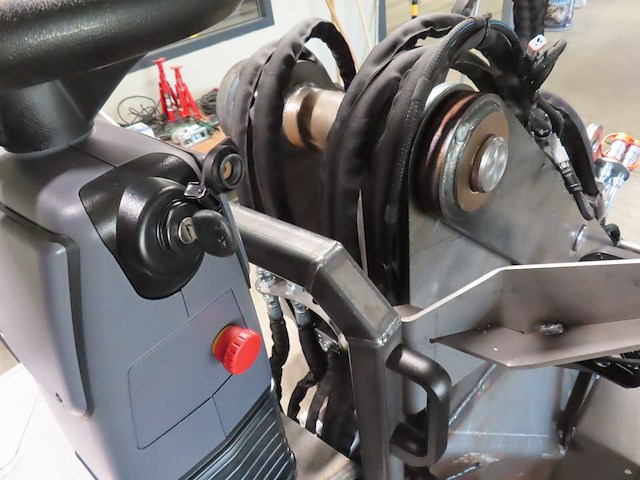 Conmeq - j serie - kniklader elektrisch - prototype - afbeelding 10 van  20