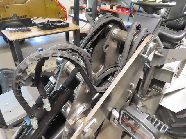 Conmeq - j serie - kniklader elektrisch - prototype - afbeelding 9 van  11